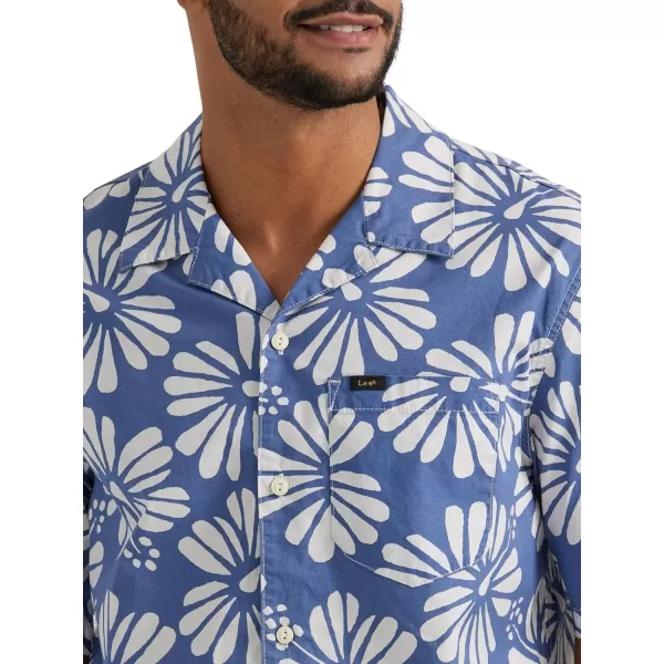 Lee Mens Extreme Motion Short Sleeve Camp ShirtSurf Blue Floral