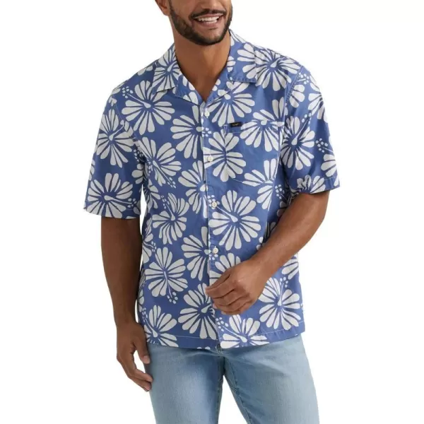 Lee Mens Extreme Motion Short Sleeve Camp ShirtSurf Blue Floral