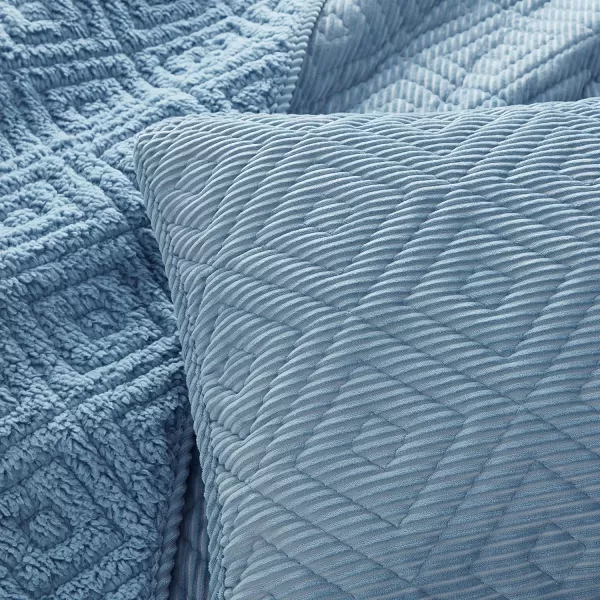 BearPaw  Twin Quilt Set 2Piece Bedding Set with Matching Sham Cozy ampamp Warm Home Decor Camilia Rust TwinTwin XLBlue