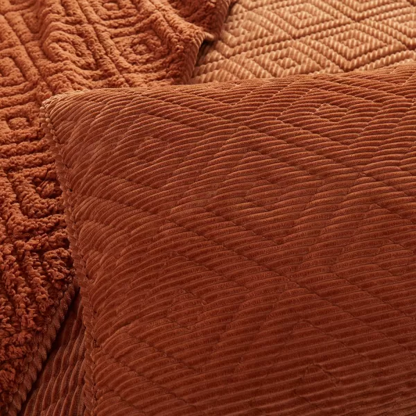BearPaw  Twin Quilt Set 2Piece Bedding Set with Matching Sham Cozy ampamp Warm Home Decor Camilia Rust TwinTwin XLRust