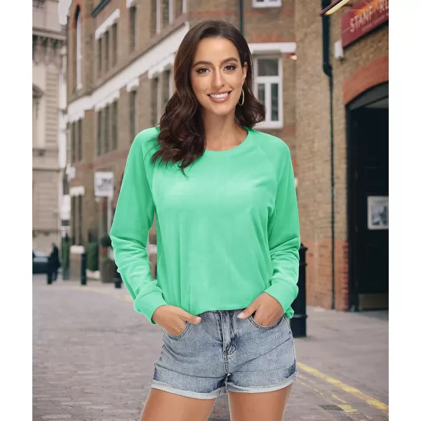 MAGCOMSEN Women's Velour Sweatshirts Crewneck Long Sleeve Casual Pullover Soft Warm Shirts Velvet Tops Winter Fall