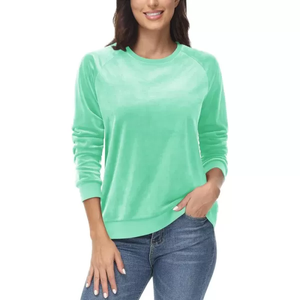 MAGCOMSEN Women's Velour Sweatshirts Crewneck Long Sleeve Casual Pullover Soft Warm Shirts Velvet Tops Winter Fall