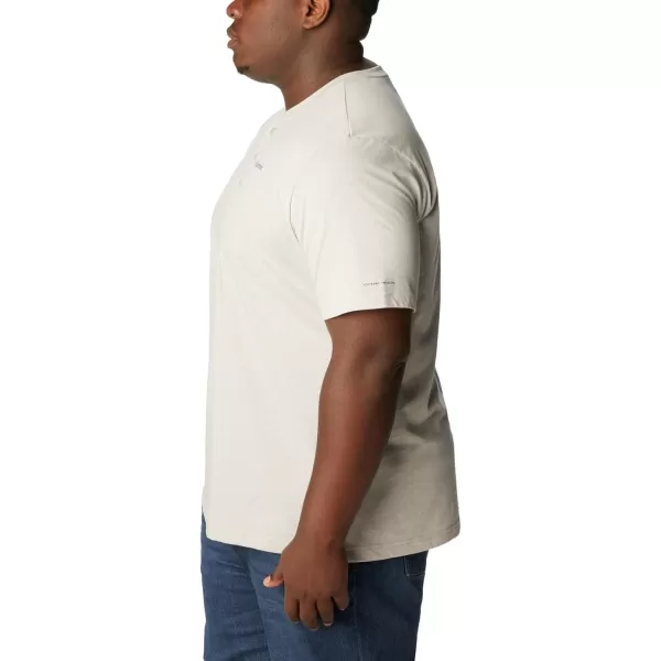 Columbia Men's Thistletown Hills Short Sleeve Henley